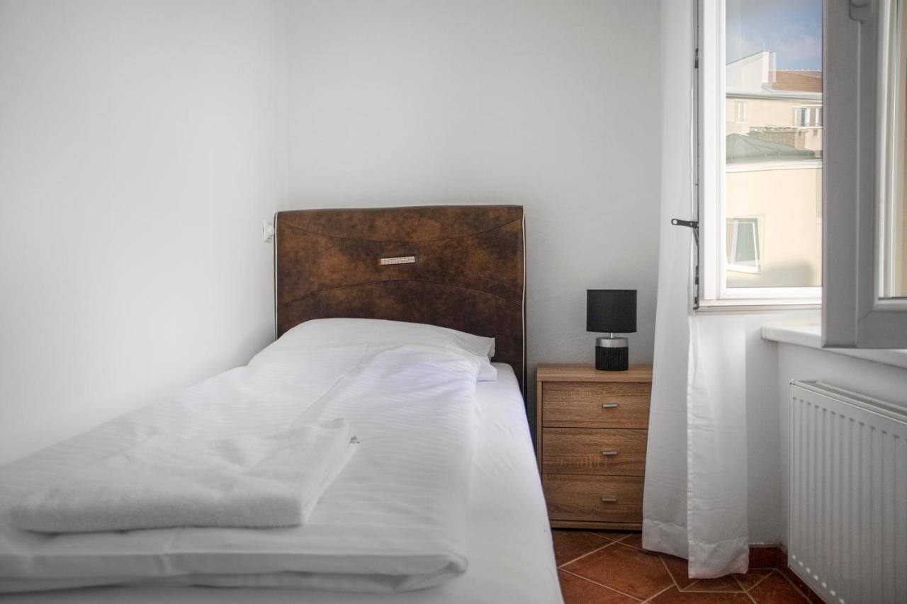 Superb 7Br Shared Apartment- Near Hauptbahnhof เวียนนา ภายนอก รูปภาพ