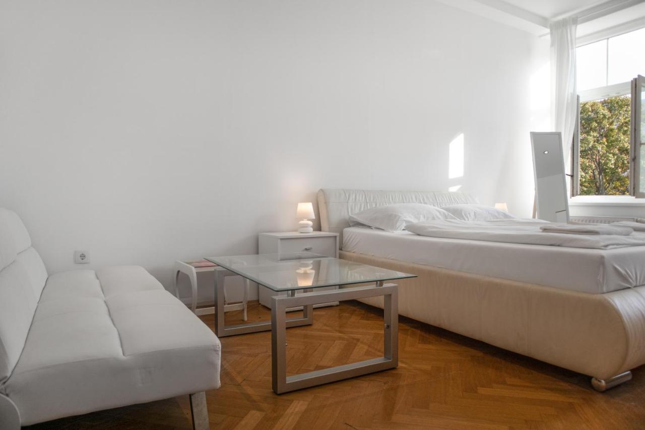 Superb 7Br Shared Apartment- Near Hauptbahnhof เวียนนา ภายนอก รูปภาพ