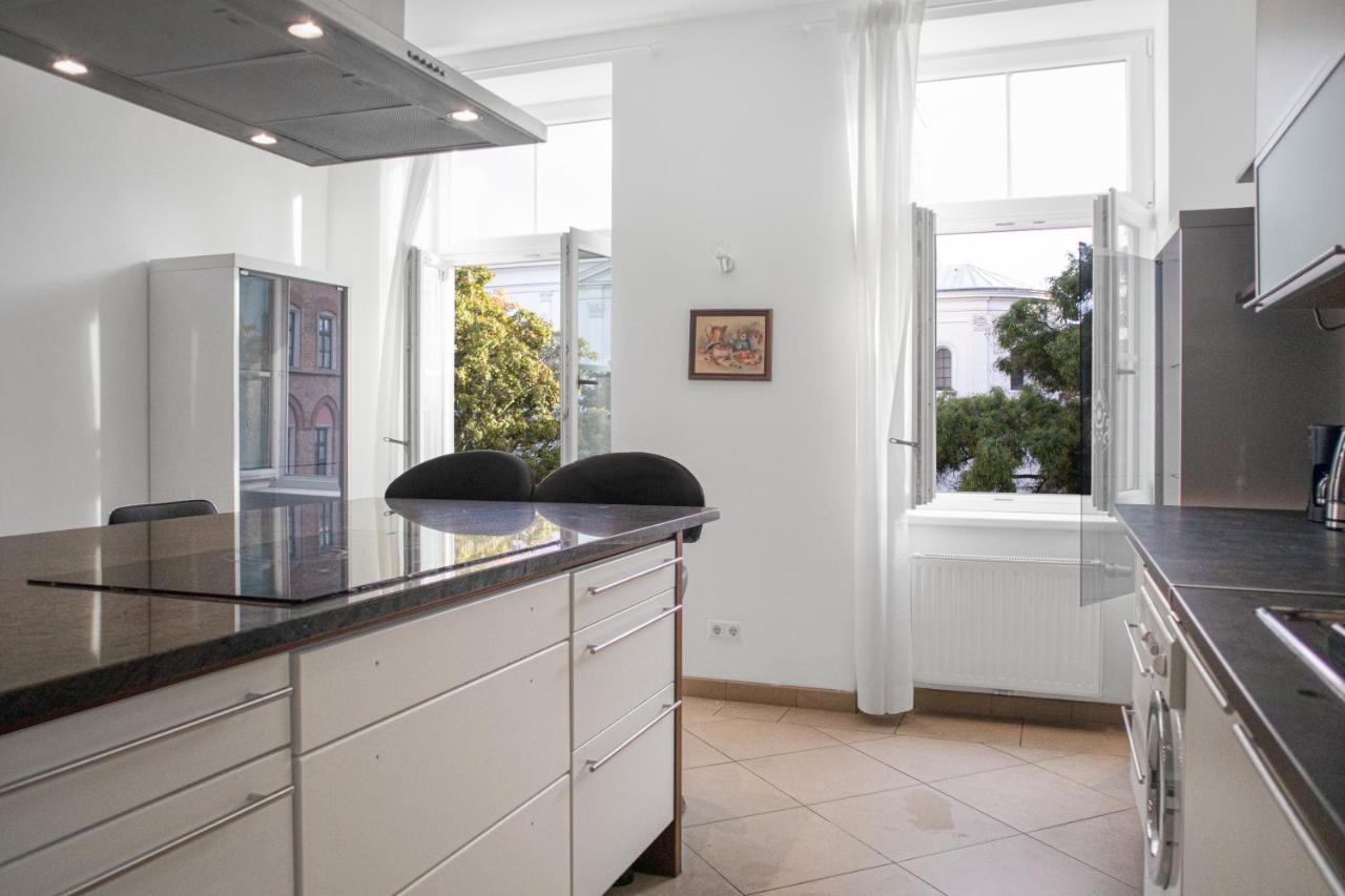 Superb 7Br Shared Apartment- Near Hauptbahnhof เวียนนา ภายนอก รูปภาพ